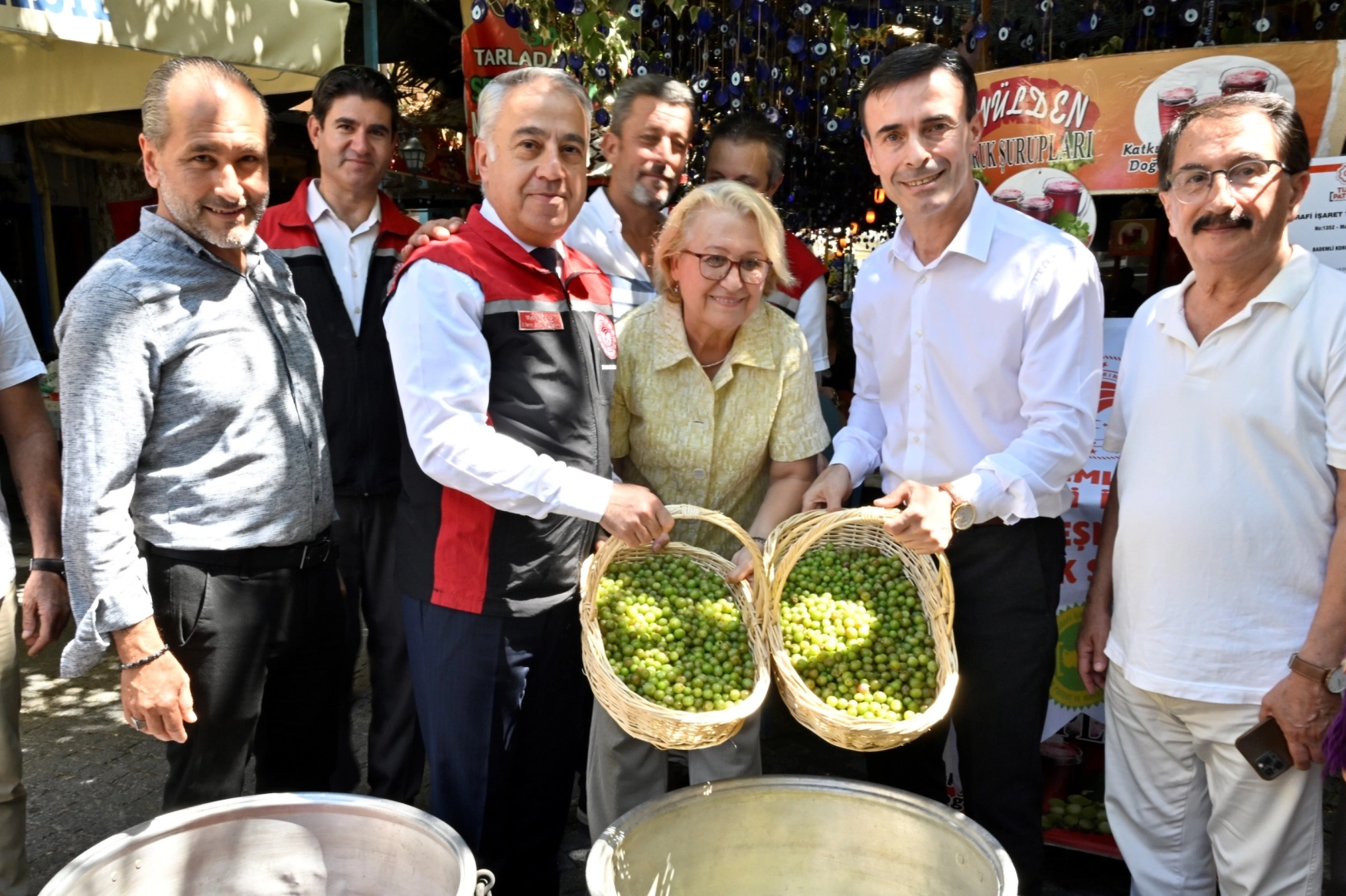 İzmir'in benzersiz lezzeti: Bademli Koruk Şerbeti