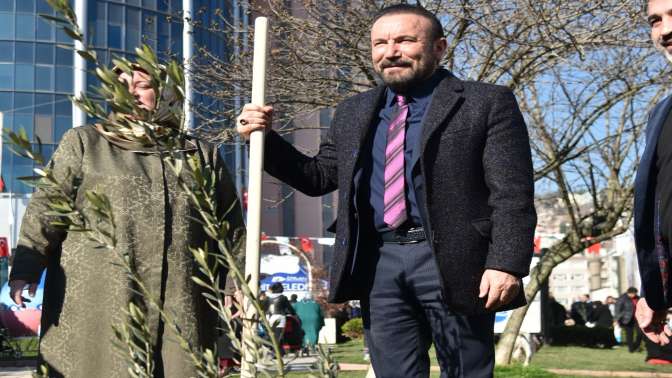 İzmit Belediyesi’nden 1000 zeytin fidanı