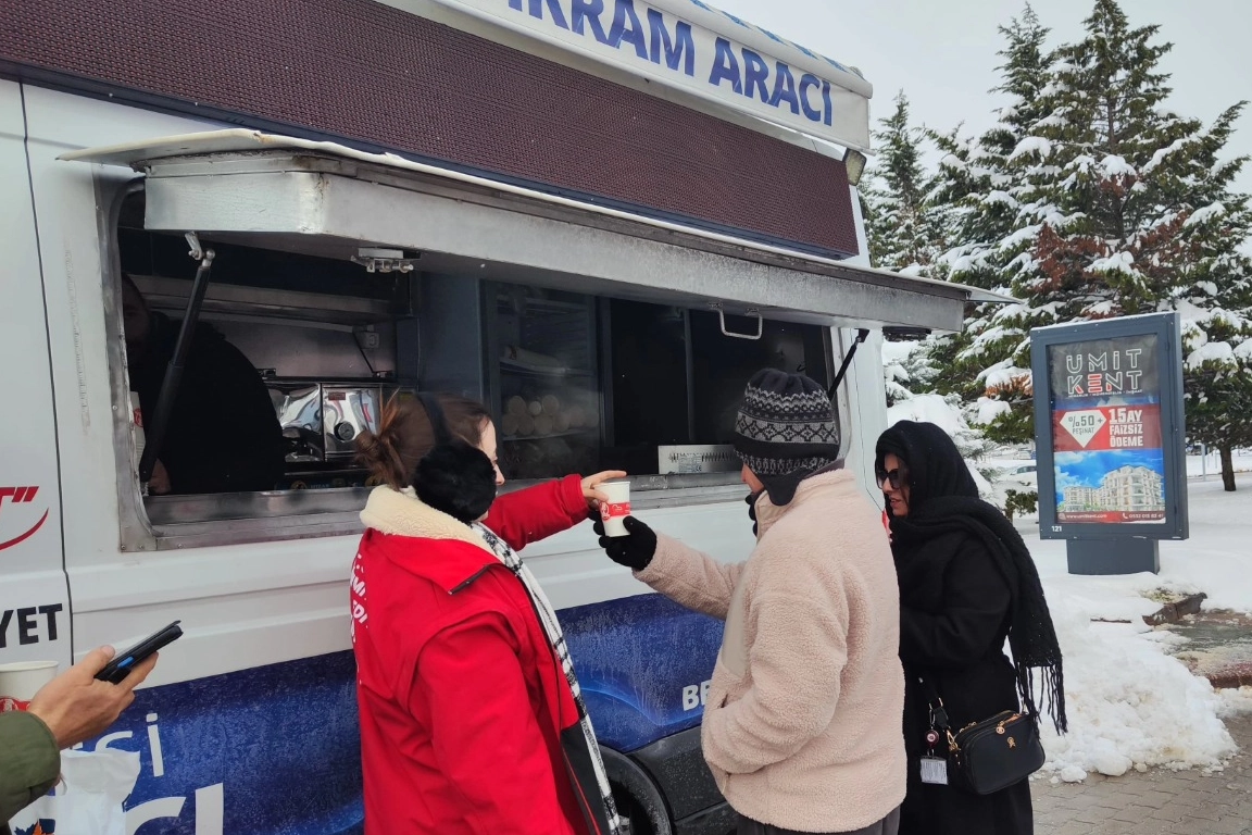 İzmit'te Askeri Öğrenci sınavına giren gençlere ve ailelerine sıcak destek