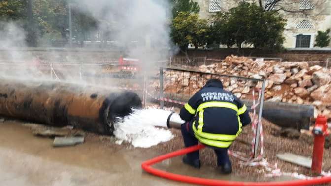 İzmiti Dumana Boğan Borular Söndürüldü