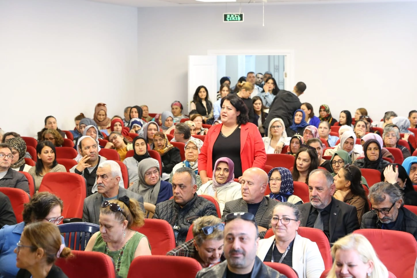 Karabağlar'da bağımlılıkla mücadele semineri