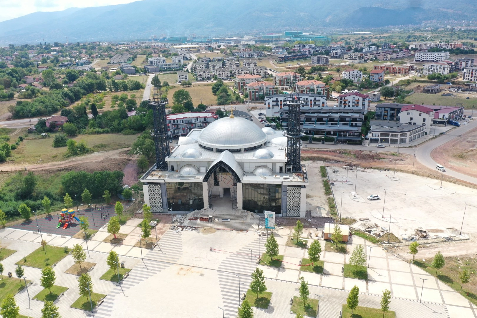 Kartepe Kent Meydanı Camii’nde hummalı çalışma  