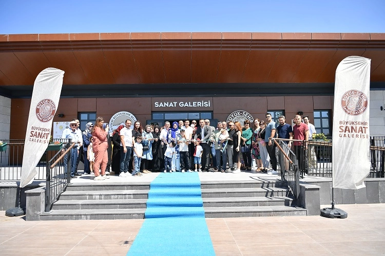 Kayseri'de sanat galerisi çocukluk hayalini gerçekleştirdi