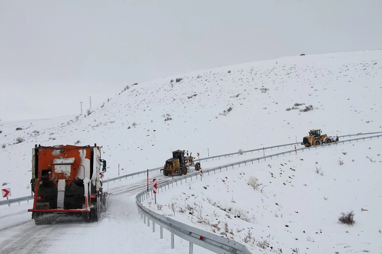 Kayseri Talas'ta kış çalışmaları sürüyor