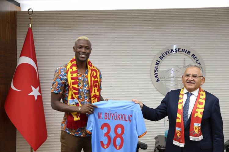 Kayserispor'un yeni yıldızından Büyükkılıç'a ziyaret