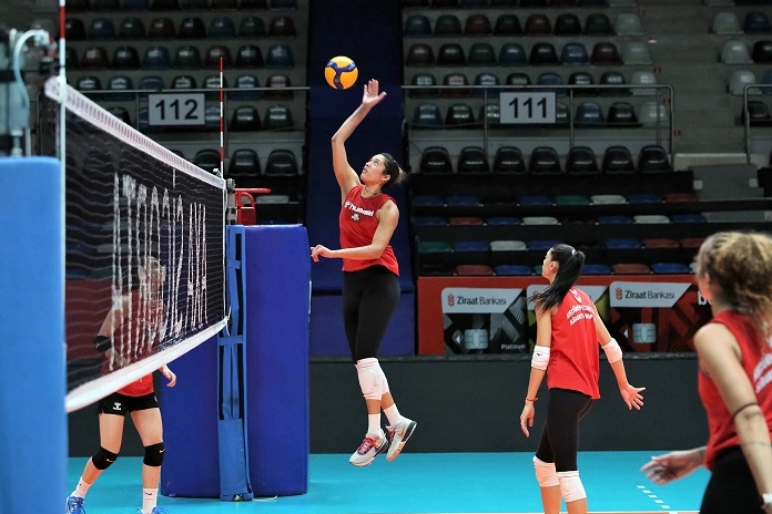 Keçiörenli kadın voleybolcular Bursa'dan galibiyetle döndü