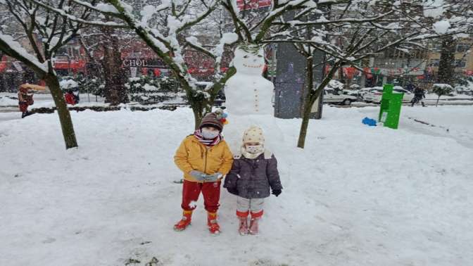 İzmitli Kerem ve Eda, karın keyfini doyasıya yaşadı