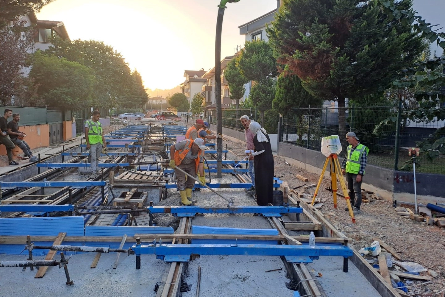 Kocaeli Alikahya Tramvayında ray betonları dökülüyor