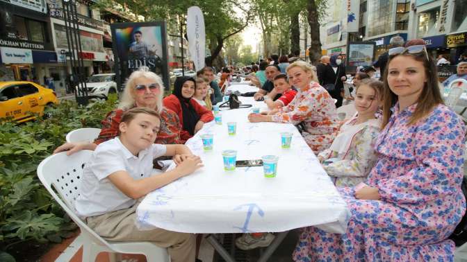 Kocaeli Büyükşehir den 11 bin kişilik iftar