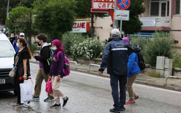 Kocaeli Zabıtası'ndan okul önlerinde tedbir