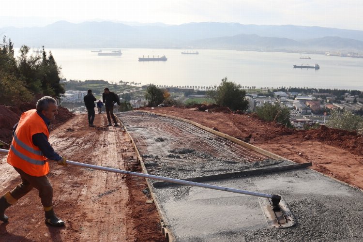 Kocaeli İzmit'te Serdar Mahallesi'ne yeni beton yol