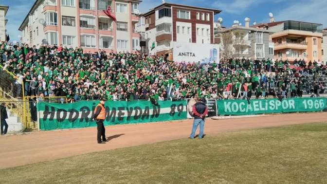 Kocaelispor taraftarı yerini aldı