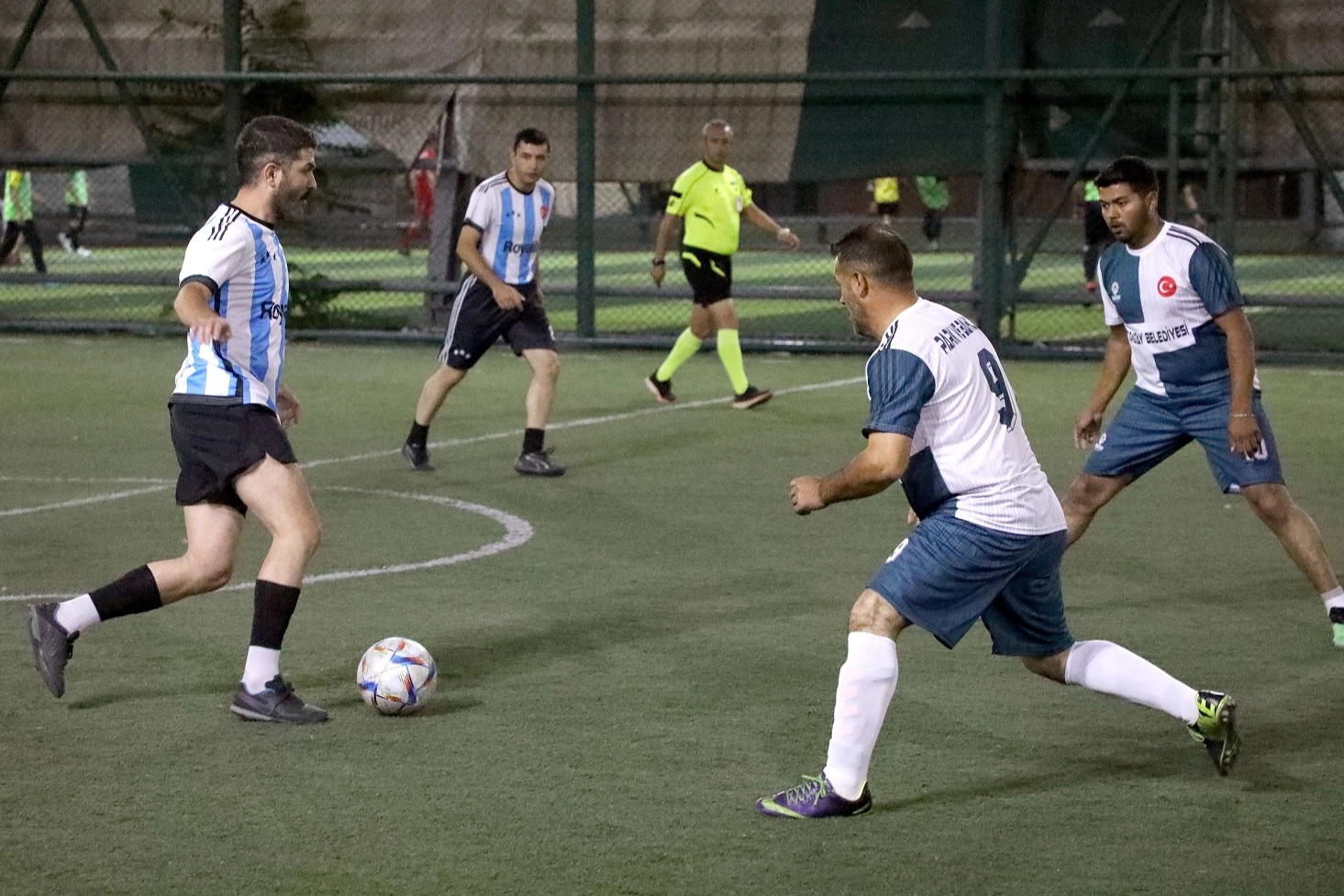 Konya Karatay'da 'birimler arası' futbol turnuvası