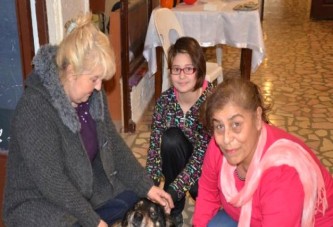 Köpeklerin tedavi için kermes düzenlediler