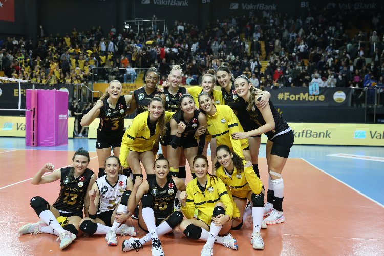 Lider VakıfBank kazanmaya devam ediyor