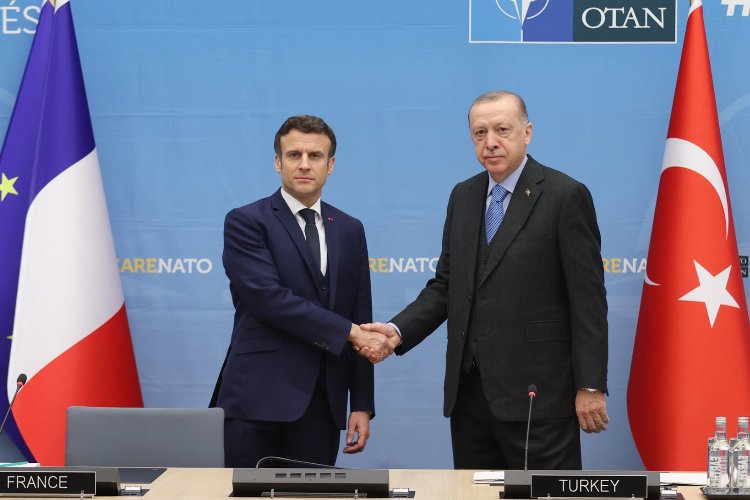 İlk ikili temas Macron'la yapıldı