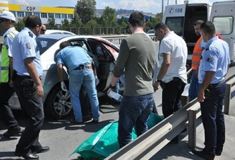 Lüks otomobilden ceset çıktı