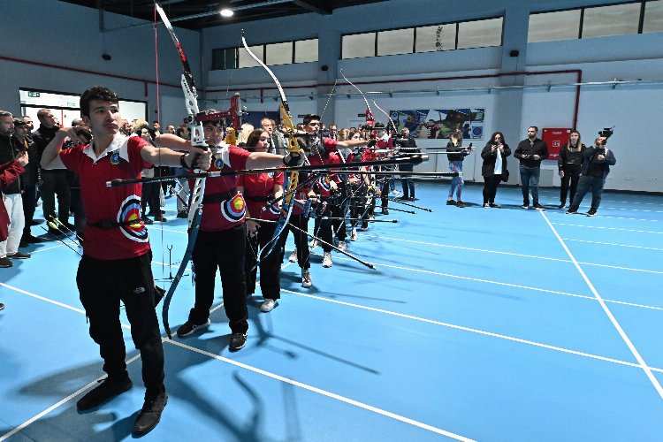 Madalyalı okçular Bursa'daki tesiste yetişecek