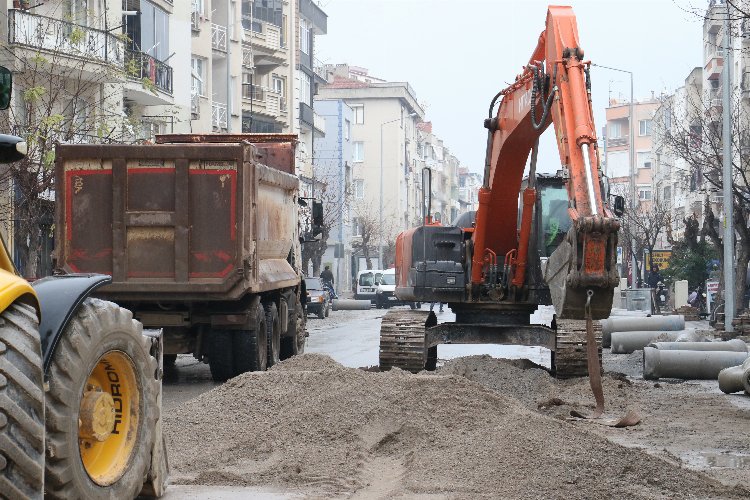 Manisa Akhisar'da caddeler yenileniyor 