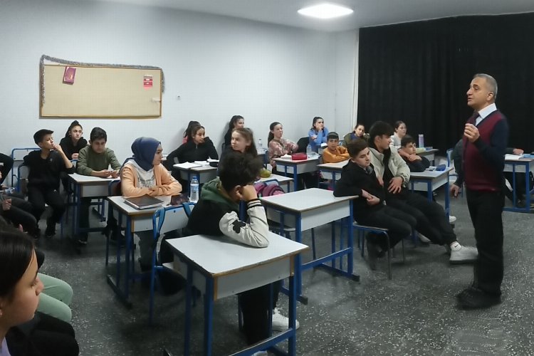 Manisa'da öğrencilere test çözme teknikleri anlatıldı