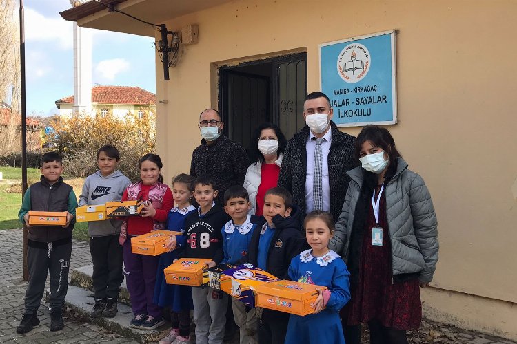 Manisa Kırkağaç Demirtaş İlkokulu öğrencilerine sürpriz 