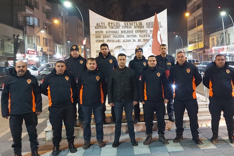 Manisa İtfaiyesinden gece tatbikatı 