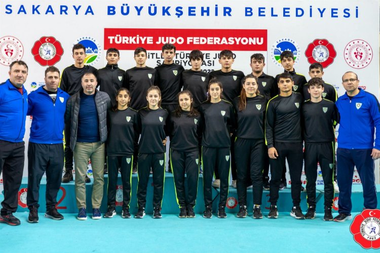 Manisalı judocular Sakarya'da madalyaları topladı