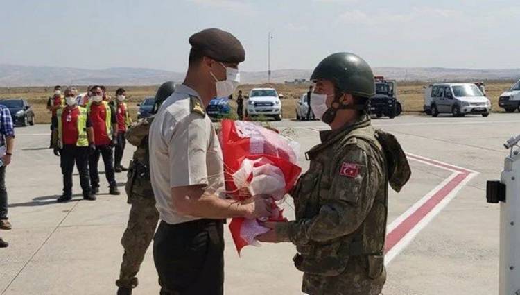 Mehmetçikler Afganistan'dan yurda döndü