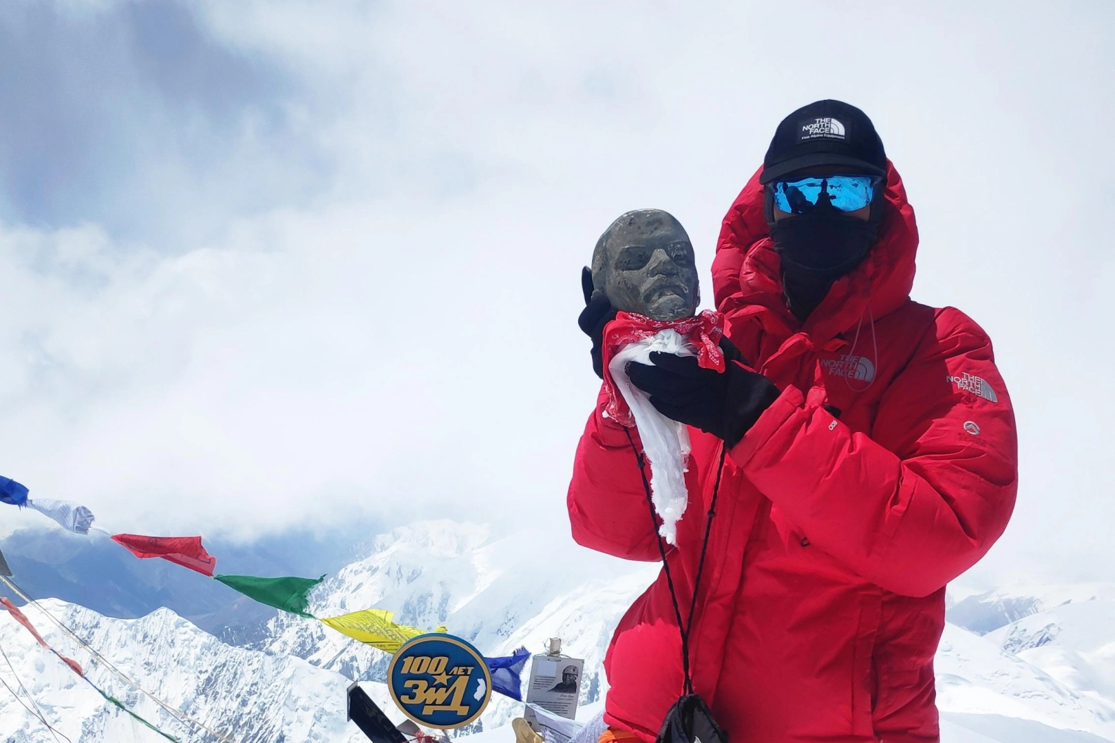 Milli sporcu Pamir'in zirvesine tırmandı