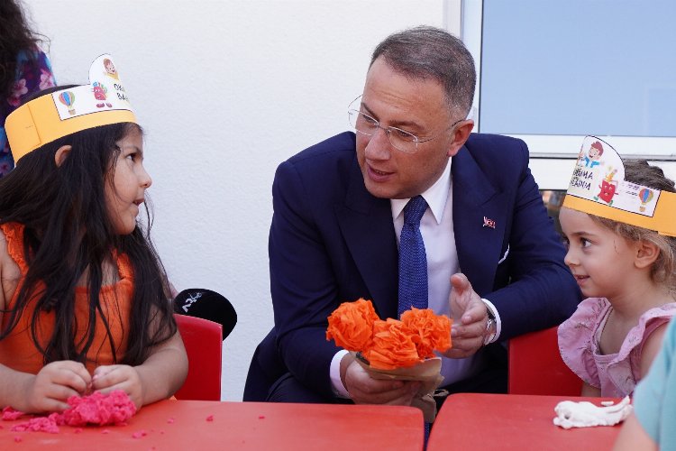 Minik öğrenciler Beylikdüzü'nde ilk gün yalnız bırakılmadı