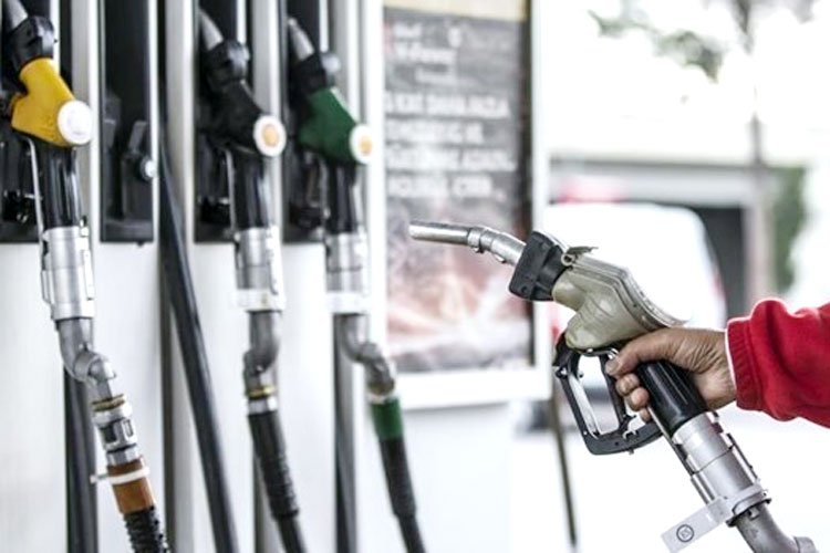 Motorine 1,76 lira indirim geldi, litresi 23 lira seviyelerine düştü