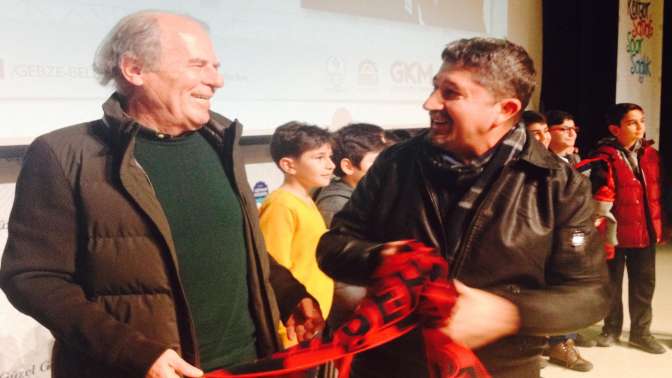 Mustafa Denizli’den Rıdvan Şükür’e imzalı Futbol topu