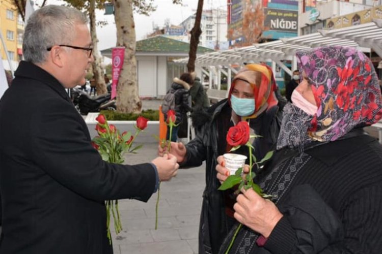 Niğde'de kadına şiddete karşı stant açtı 