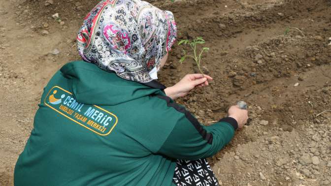 Özel öğrencilerin yetiştirdiği organik ürünler meyvelerini verdi