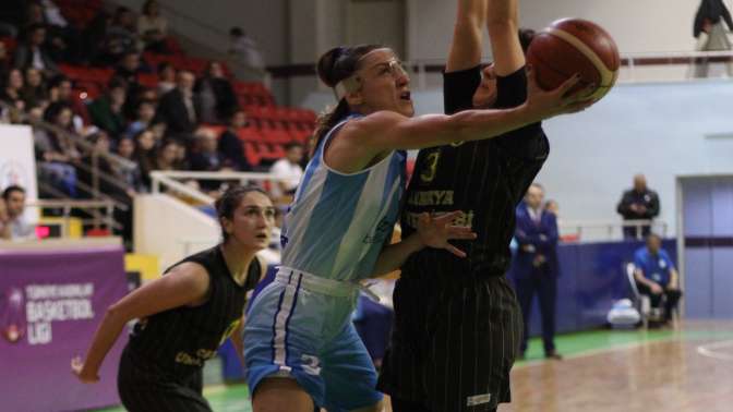 Periler son saniyede yıkıldı: 72-69