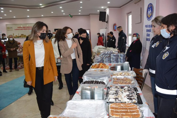 Öğrenciler yararına kermes Hüdavent Hatun Türbesinde açıldı