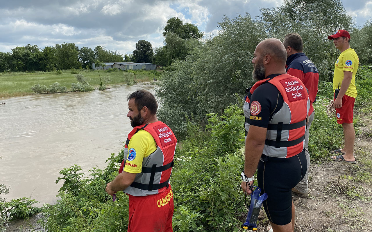 Sakarya Nehri’nde kaybolan genci arama çalışmaları sürüyor