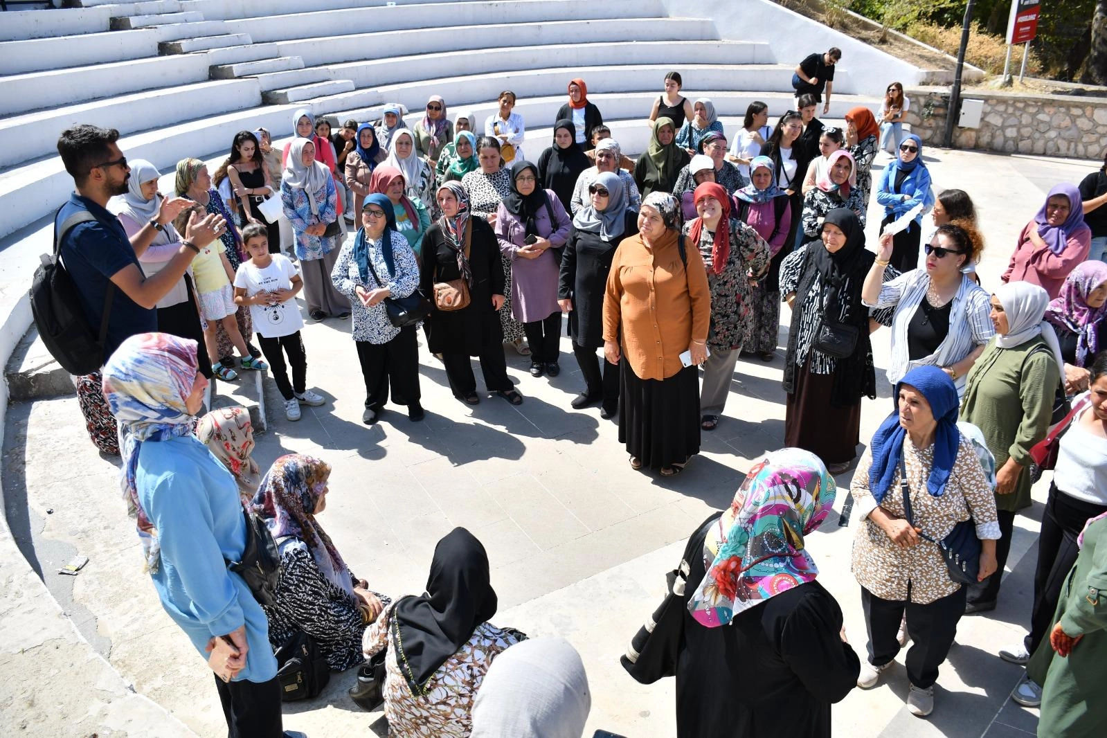 Selendili kadınlar Manisa’nın tarihine yolculuk etti