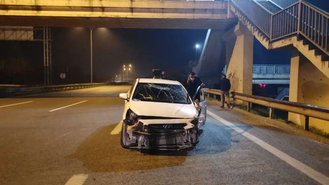 Takla atan otomobilin sürücüsü yara almadan kurtuldu