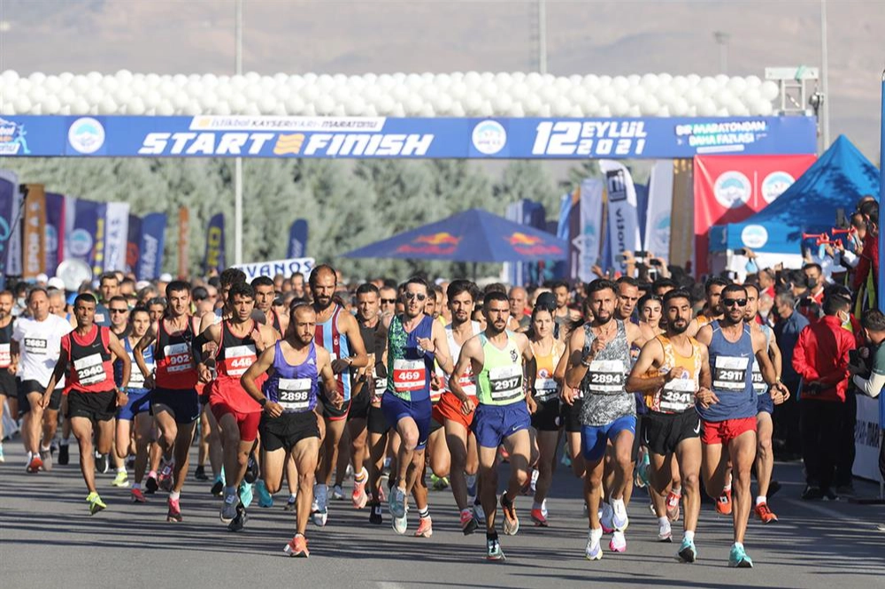 4'ncü Kayseri Yarı Maratonu halk koşusunda kayıt zamanı