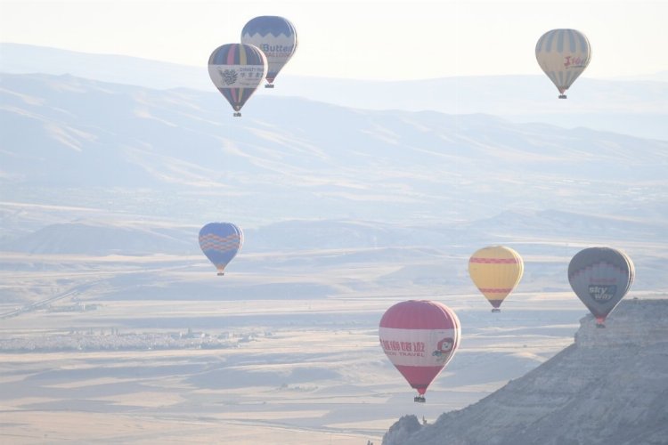 660 bin kişi balonla uçtu