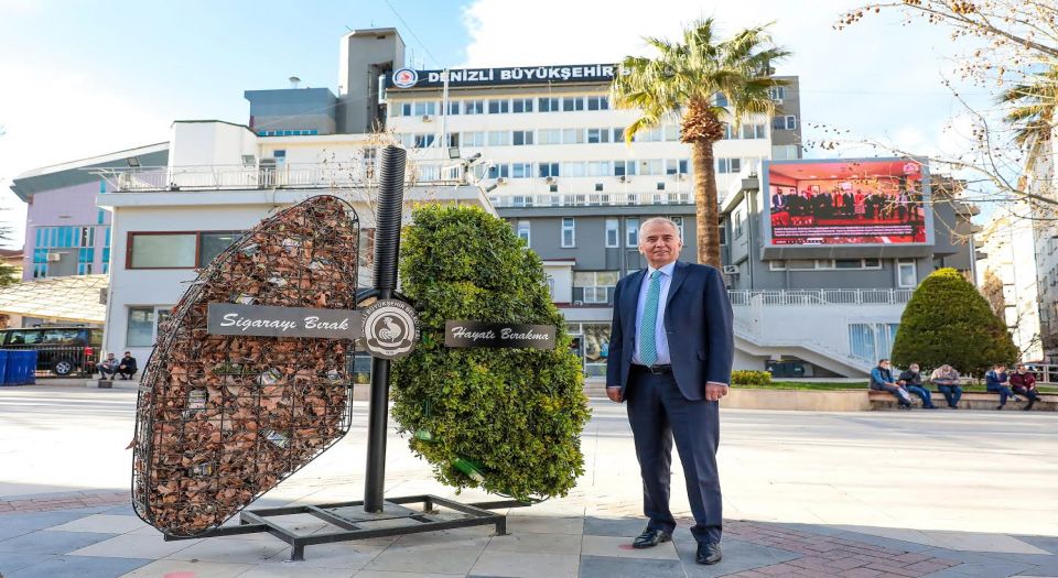 Denizli'de sigaraya karşı dev akciğer figürü