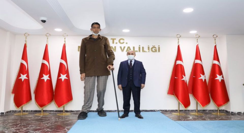 Dünyanın en uzun adamından Vali Demirtaş'a ziyaret