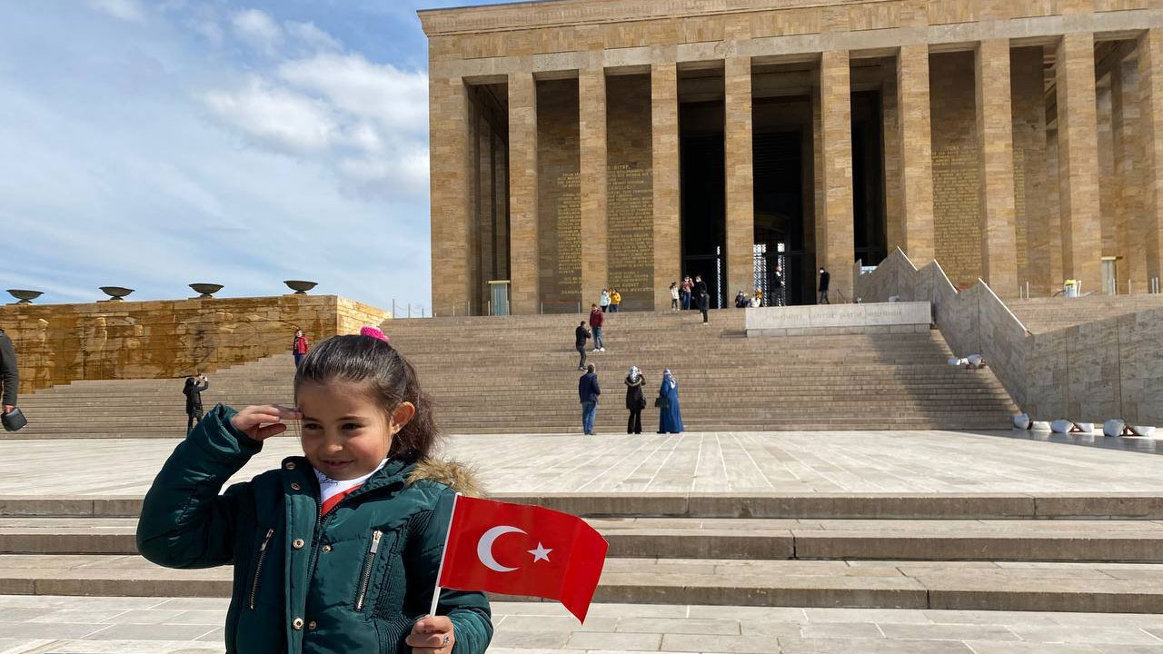 Minik Hira, Anıtkabir'e kavuştu