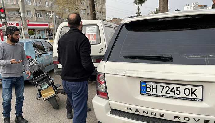 Adıyaman’da trafik ışıklarında beklerken darp edildi