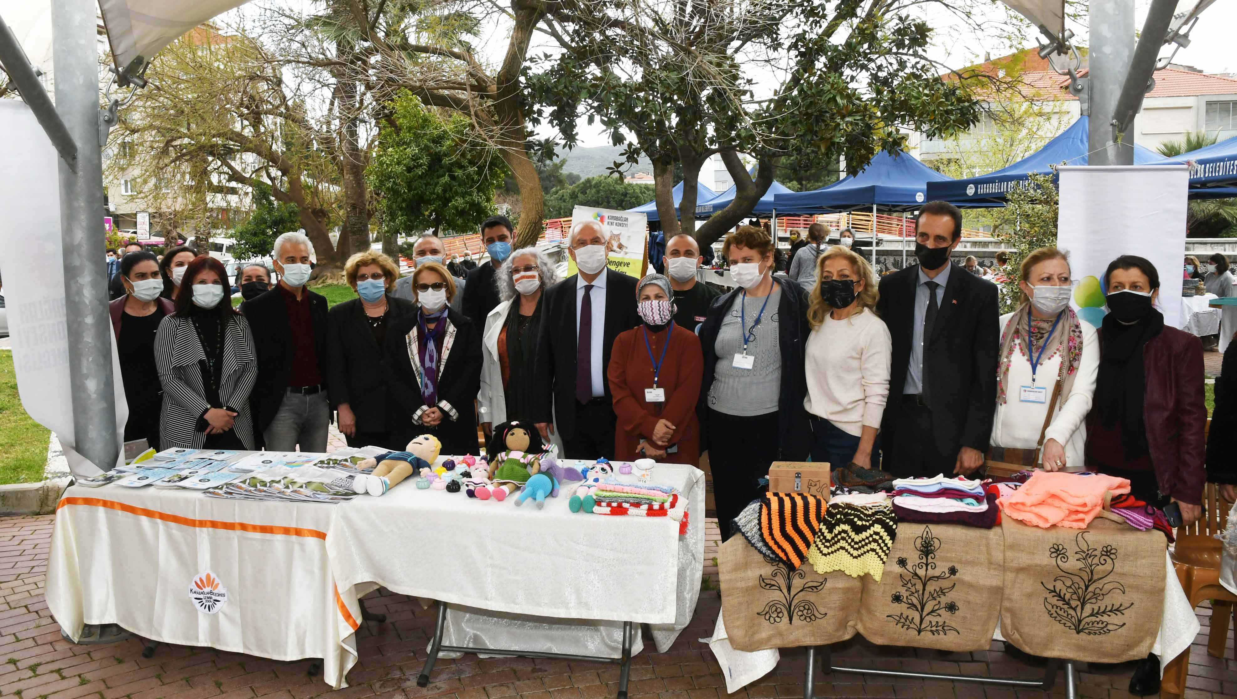 İzmir Karabağlar'da sokak hayvanları yararına kermes