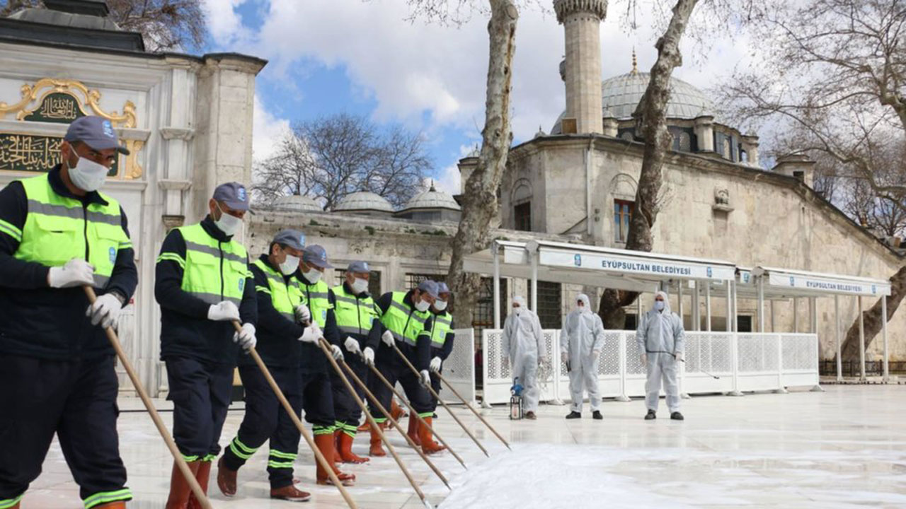 Eyüpsultan, Ramazan öncesi gül suyu ile yıkandı