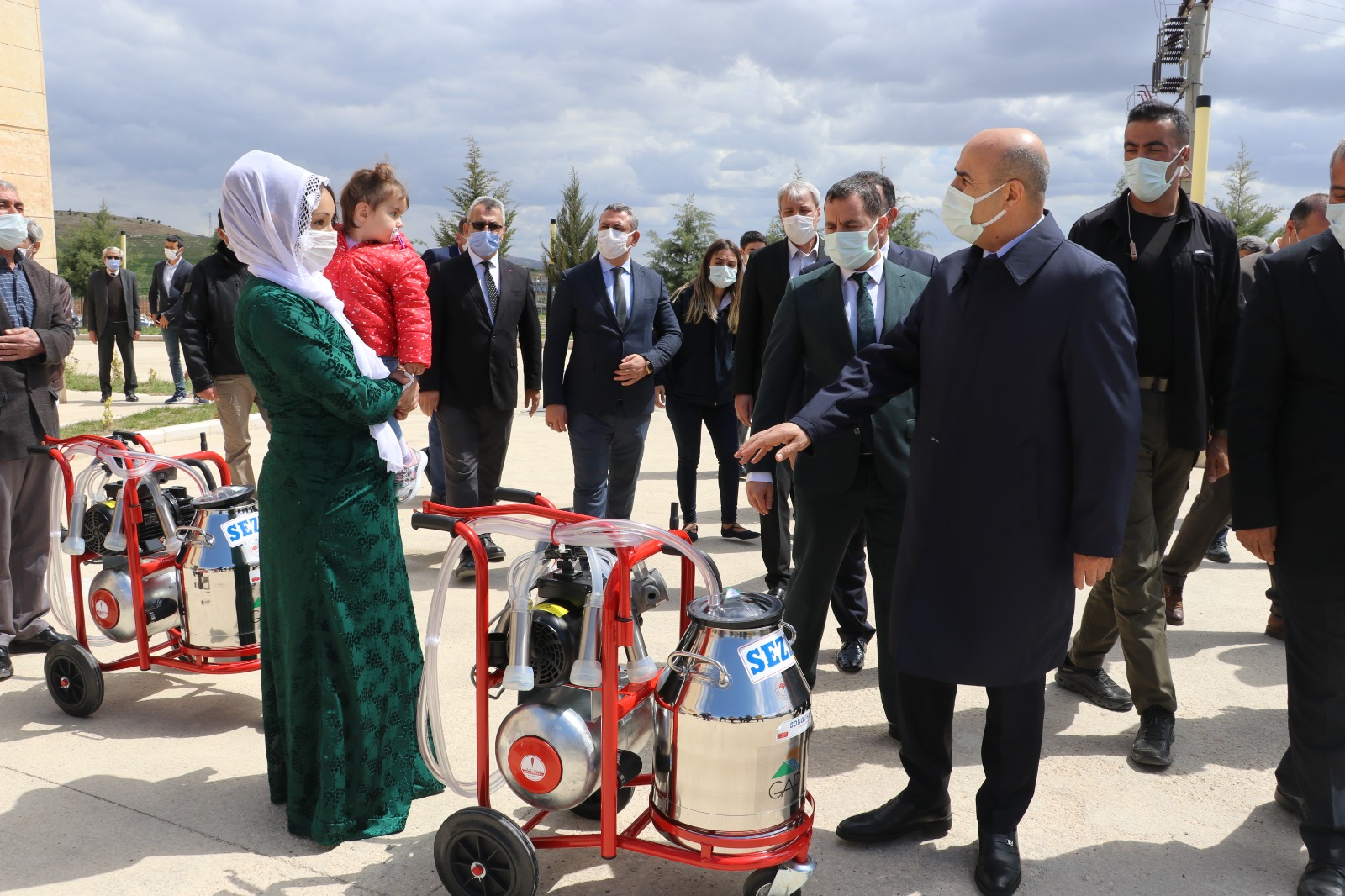 Mardin'de 29 çiftçiye daha süt sağım makinası verildi