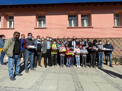 İzmir'den Bingöllü çocuklara 23 Nisan hediyesi