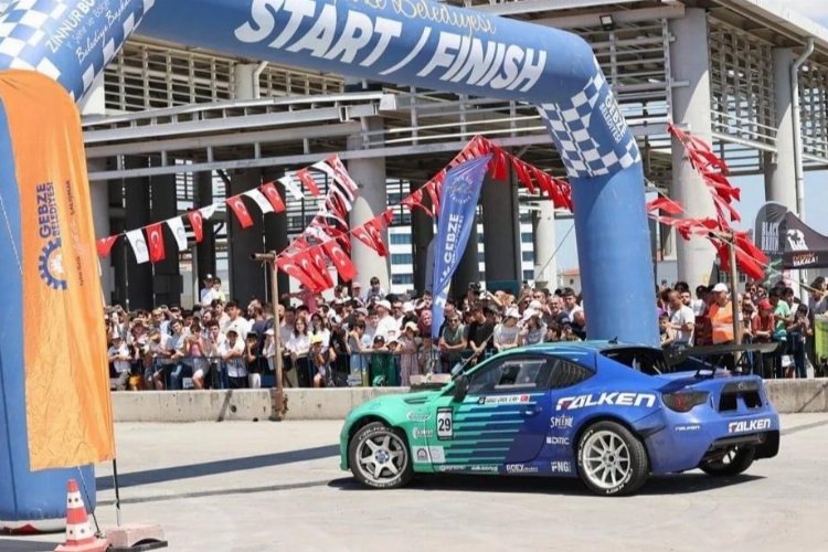 Adrenalin tutkunları 'Gebze Driftfest'te buluştu